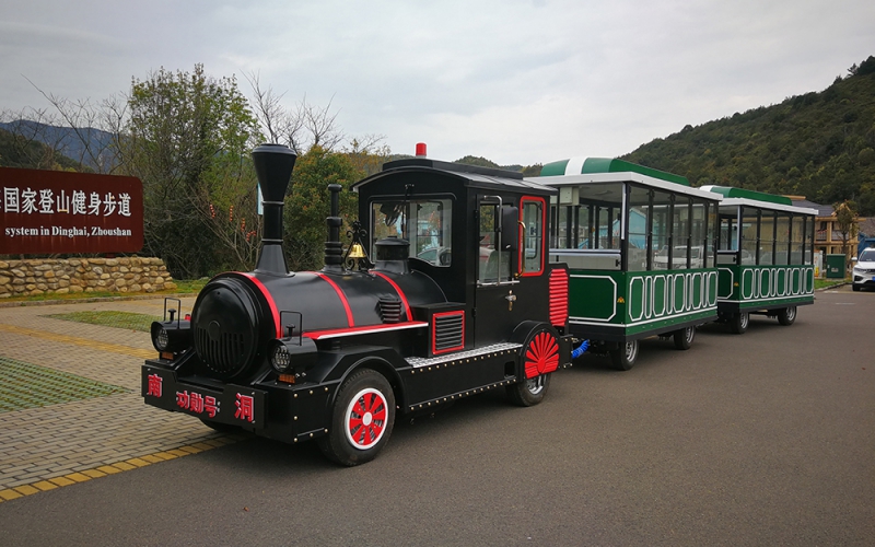 42座觀光小火車（曜石黑）