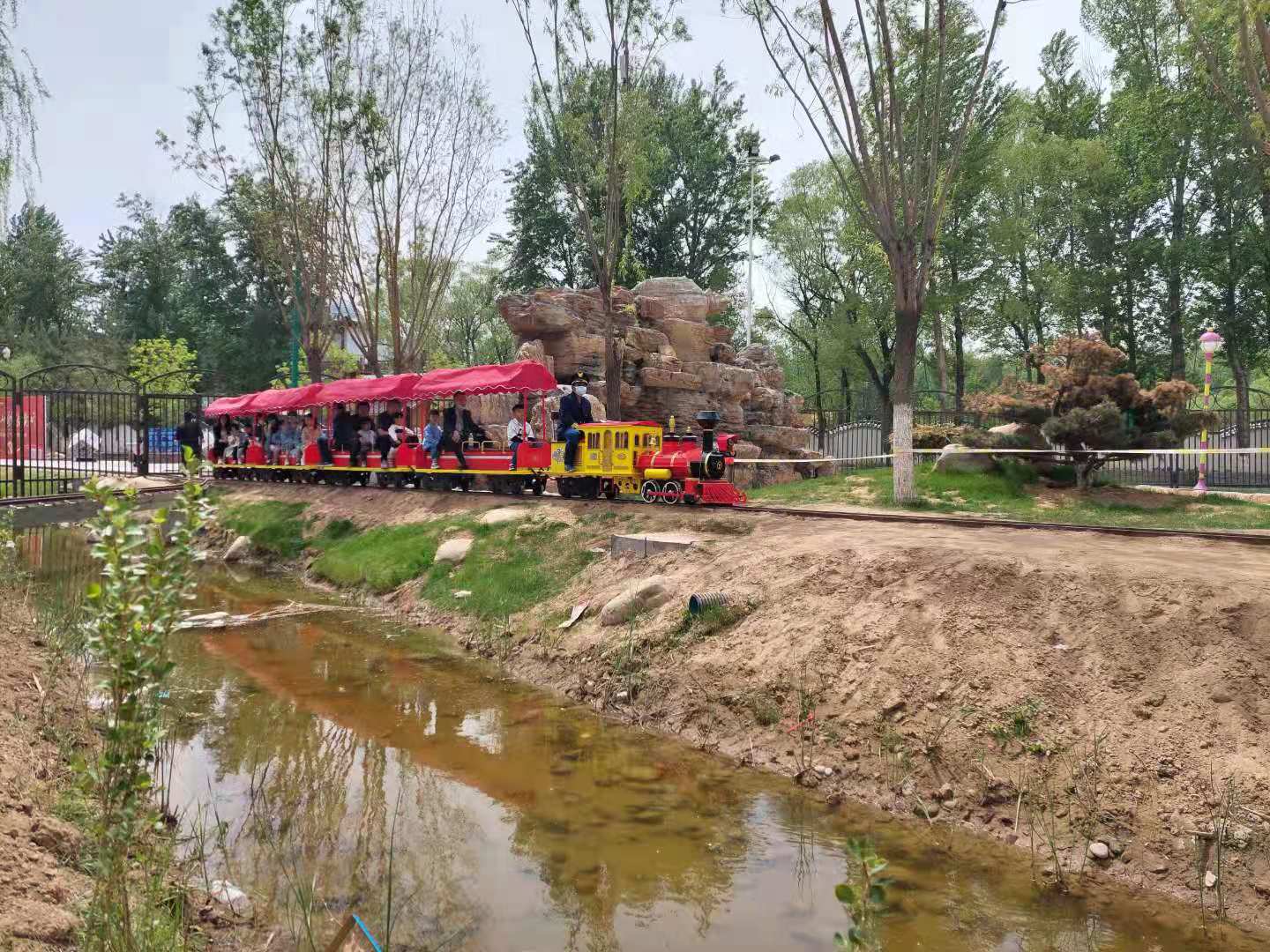 榆林圣都樂園網紅小火車，快來現場打卡吧