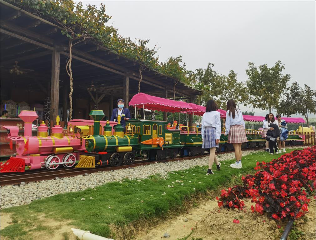 佛山盈香生態園16座網紅小火車